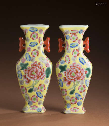 Qing Dynasty porcelain vase hanging
