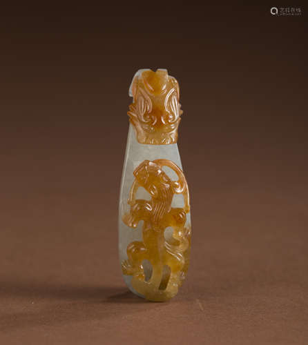 Qing Dynasty yellow jade with hooks