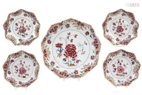 Set achttiende eeuws Chinees porselein met Famille Rose-bloe...
