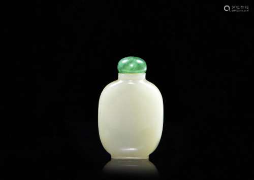 A Fine Chinese Nephrite Jade Bottle