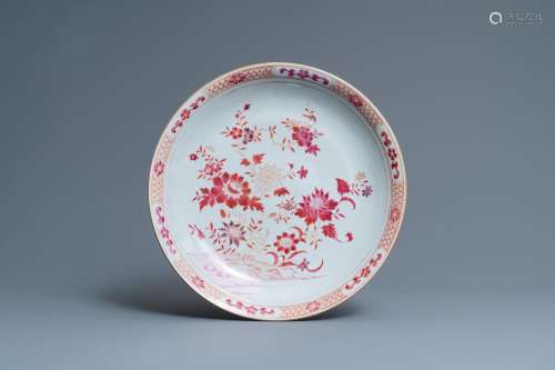Lot 1041: A CHINESE FAMILLE ROSE DISH WITH FLORAL DESIGN, QI...