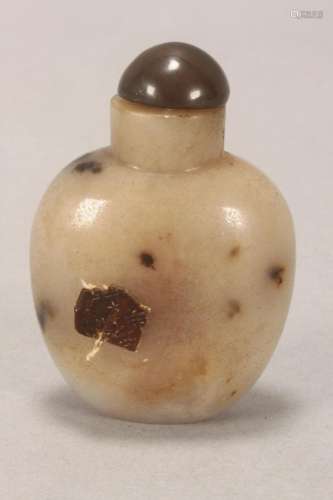 Chinese Shadow Agate Snuff Bottle and Stopper,