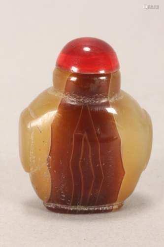 Chinese Agate Snuff Bottle and Stopper,