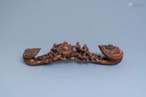 Lot 1081: A LARGE CHINESE CARVED WOODEN RUYI SCEPTER, 19TH C...