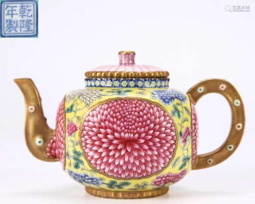A Famille Rose and Gilt Teapot Qing Dyn.