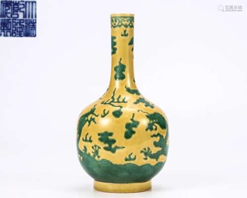 A Yellow Ground and Green Glazed Dragon Vase Qing Dyn.