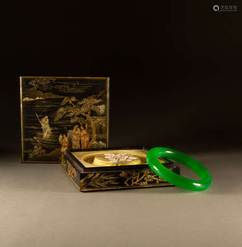 Qing Dynasty - Jade bracelet With Box