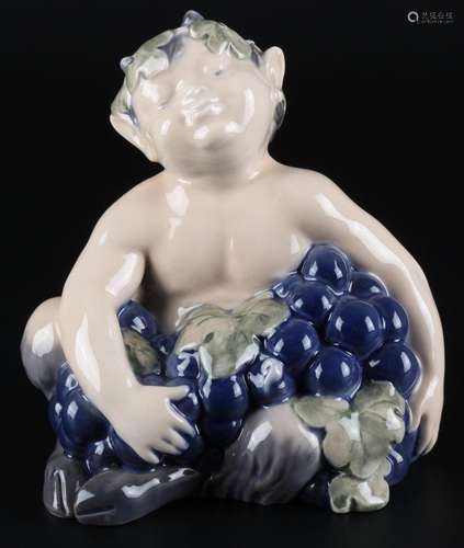 Royal Copenhagen Faun mit Trauben, faun with grapes,