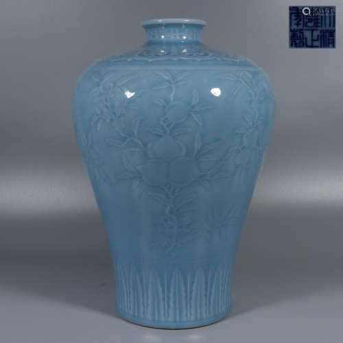 Qing Dynasty - Single Color Glazed Plum Vase With Peach Grai...