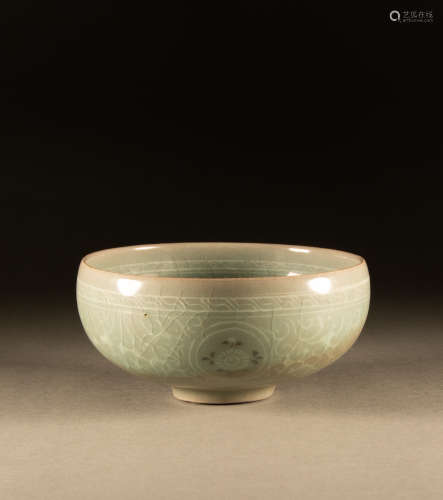 Song Dynasty - Cloud and Crane pattern porcelain bowl