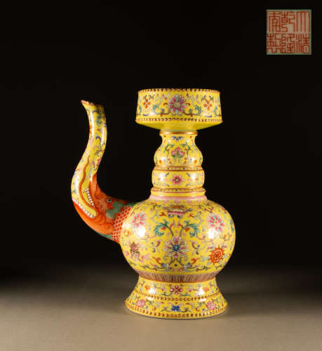 Qing Dynasty - Pastel dragon pot with flower pattern