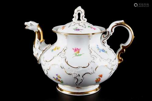 Meissen B-Form Streublümchen große Teekanne, tea pot,