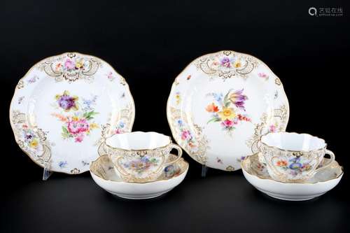 Meissen Blume mit Goldmalerei 2 Kaffeegedecke, coffee cups,