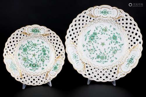 Meissen Indisch Grün Reich 2 Prunkteller, cutwork plates,