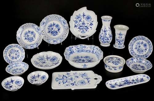 Meissen Zwiebelmuster 16-teiliges Konvolut, porcelain lot,