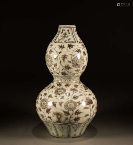 Ming Dynasty - In Glaze red flower pattern gourd bottle