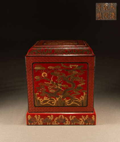Qing Dynasty - Lacquer dragon pattern lid box