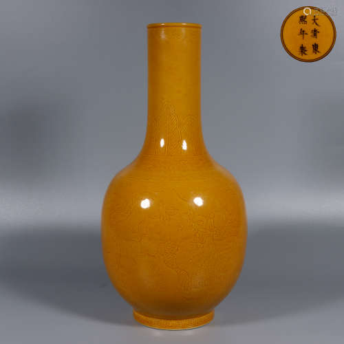 Qing Dynasty - Single glaze dark dragon pattern bottle