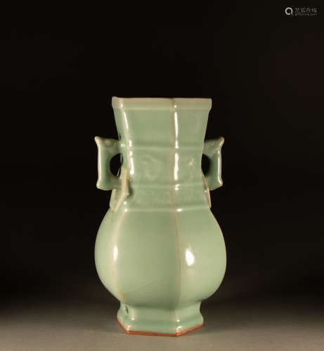 Song Dynasty - Longquan binaural vase