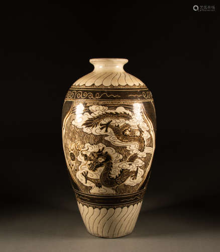 Song Dynasty - Cizhou kiln dragon and phoenix pattern plum b...