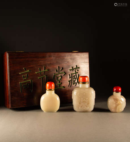 Qing Dynasty - Hetian white jade snuff bottle