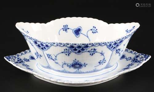 Royal Copenhagen Musselmalet Vollspitze Sauciere 1105, full ...