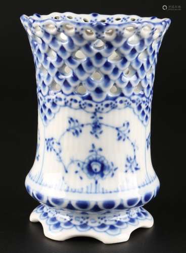 Royal Copenhagen Musselmalet Vollspitze Vase 1016, full lace...