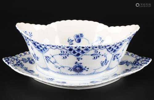 Royal Copenhagen Musselmalet Vollspitze Sauciere 1105, full ...