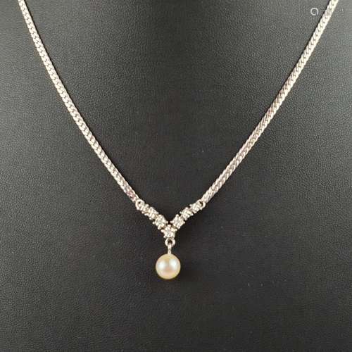 Collier - Weißgold 585/000, gestempelt, mittig v-f…