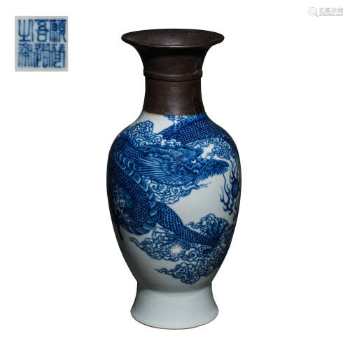 A BLUE-AND-WHITE DRAGON-PATTERNED VASE, LATE QING DYNASTY, C...
