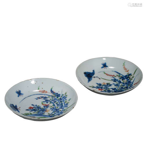 A PAIR OF CHINESE BLUE AND WHITE PLATES, LATE QING DYNASTY