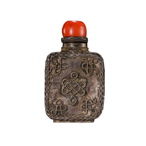 A PURE SILVER EMBOSSED CORAL SNUFF BOTTLE, QING DYNASTY, CHI...