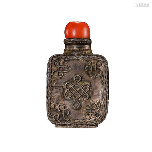 A PURE SILVER EMBOSSED CORAL SNUFF BOTTLE, QING DYNASTY, CHI...