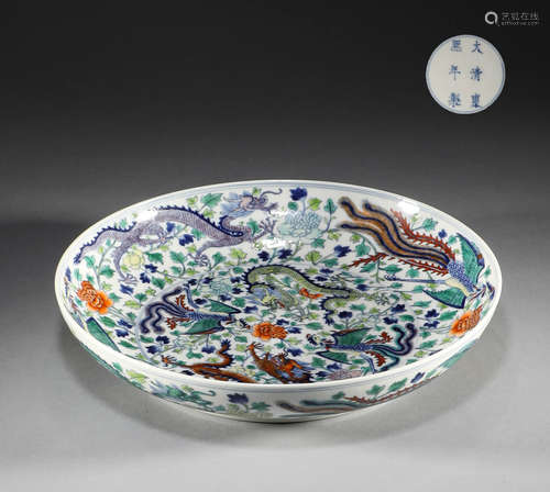 In the Qing Dynasty, there was a large plate with dragon and...