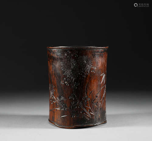 Red sandalwood flower pattern pen holder in Qing Dynasty