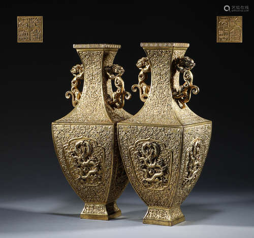 In the Qing Dynasty, 
there was a pair of bronze gilded squa...