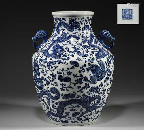 Qing Dynasty, blue and white dragon pattern two ear jar