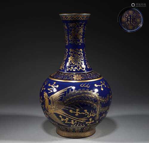 In the Qing Dynasty,
 a celestial vase with gold dragon patt...