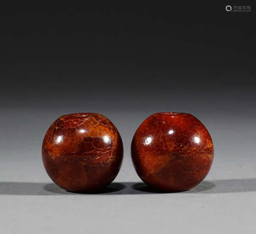 In Song Dynasty, a pair of beeswax beads