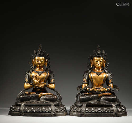 In the Qing Dynasty, 
there were a pair of bronze gilded mot...