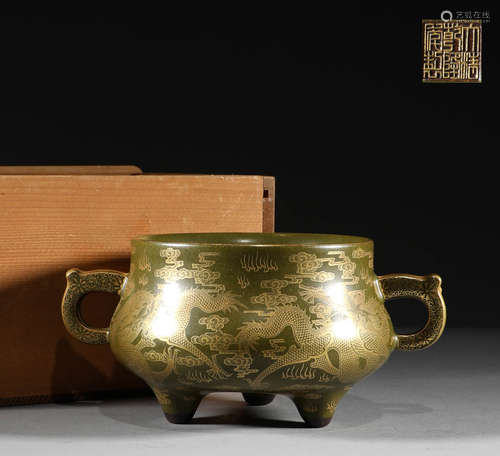 In the Qing Dynasty,
 the incense burner with golden 
dragon...