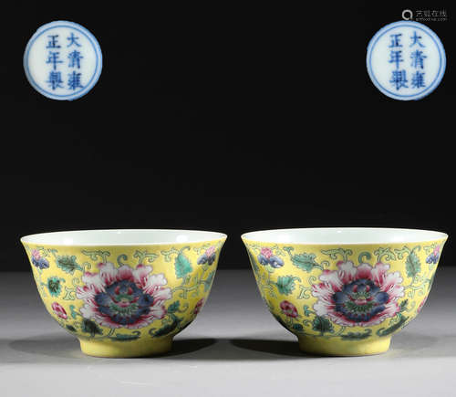 In the Qing Dynasty,
 there was a pair of flower cups with p...