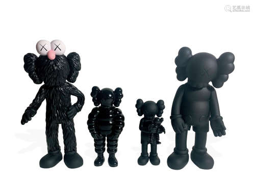 KAWS Tokyo first family 家庭套装黑色（一套4件） 塑胶雕塑