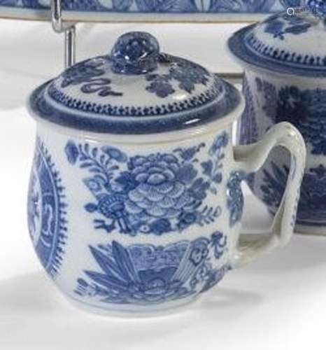 Tasse couverte en porcelaine émaillée blanc... - Lot 15 - Ly...