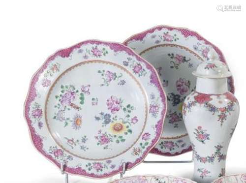 Ensemble de quatre assiettes en porcelaine... - Lot 46 - Lyn...