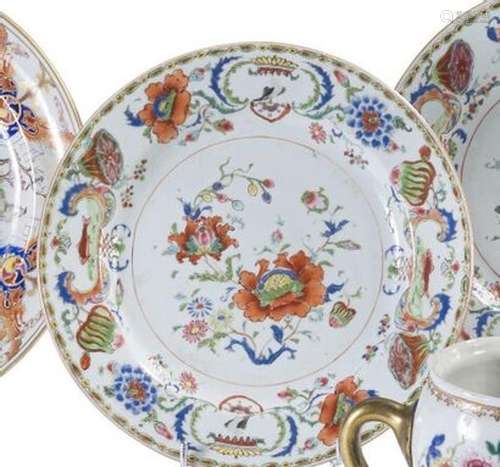 Belle assiette en porcelaine et émaux polychromes... - Lot 5...