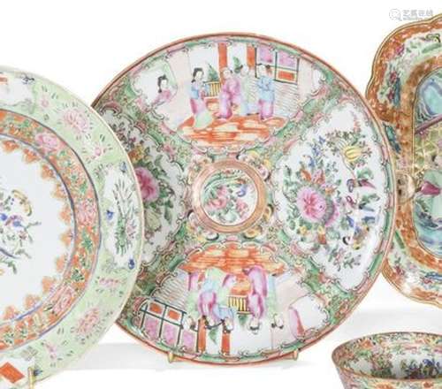 Grande chauffeuse en porcelaine et émaux... - Lot 73 - Lynda...