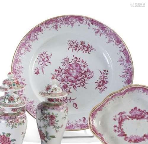 Belle assiette en porcelaine émaillée rose... - Lot 78 - Lyn...