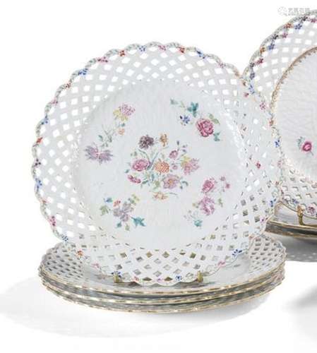 Ensemble de sept assiettes en porcelaine... - Lot 81 - Lynda...