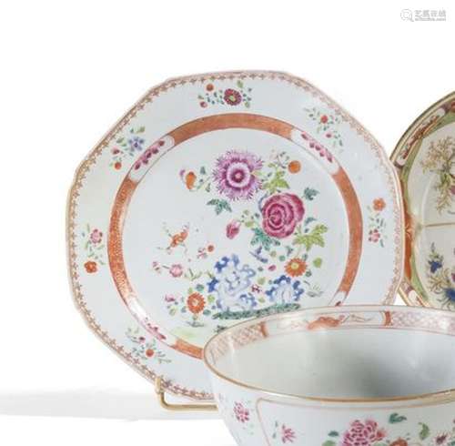 Assiette octogonale en porcelaine et émaux... - Lot 85 - Lyn...